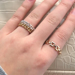 Ring💍 - En fin silvrig kedjering i mycket gott skick! 