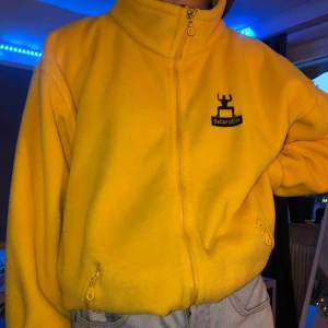  - så fin fleece men har alldeles för många 🥺👉👈 står strlk M men sitter som en L, frakt tillkommer!