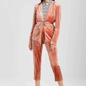  - Ny kostym/set i sammet. Fri frakt 