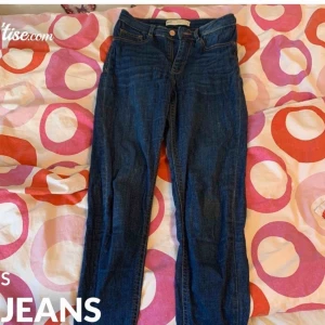  - Molly highwaist från Gina tricot