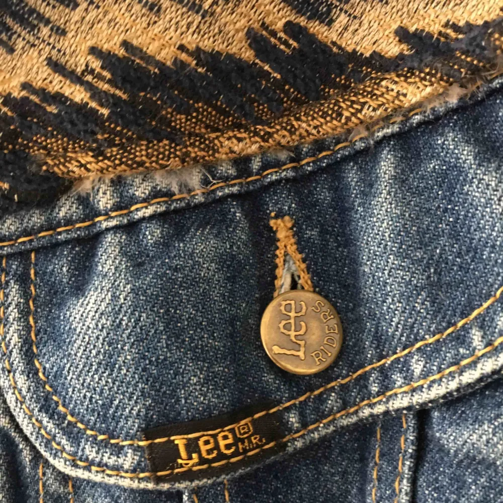 Super cool jeans jacket remix Lee + Ragged Priest. Köpt i London 2016.. Jackor.