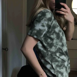  - Helt oanvänd tisha i snygg grön färg. Köparen står för frakt 💚