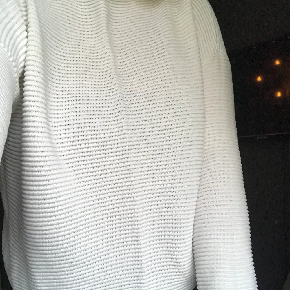 Skön tröja från H&M. Storlek S. Köparen står för frakt.. Tröjor & Koftor.