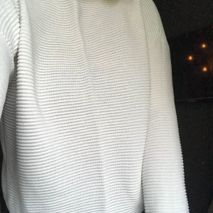 Tröja H&M S - Skön tröja från H&M. Storlek S. Köparen står för frakt.