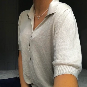 Topp - Är xs å köpte ngn större storlek för å får den liite lösare och inte så tajt! Bra skick❣️