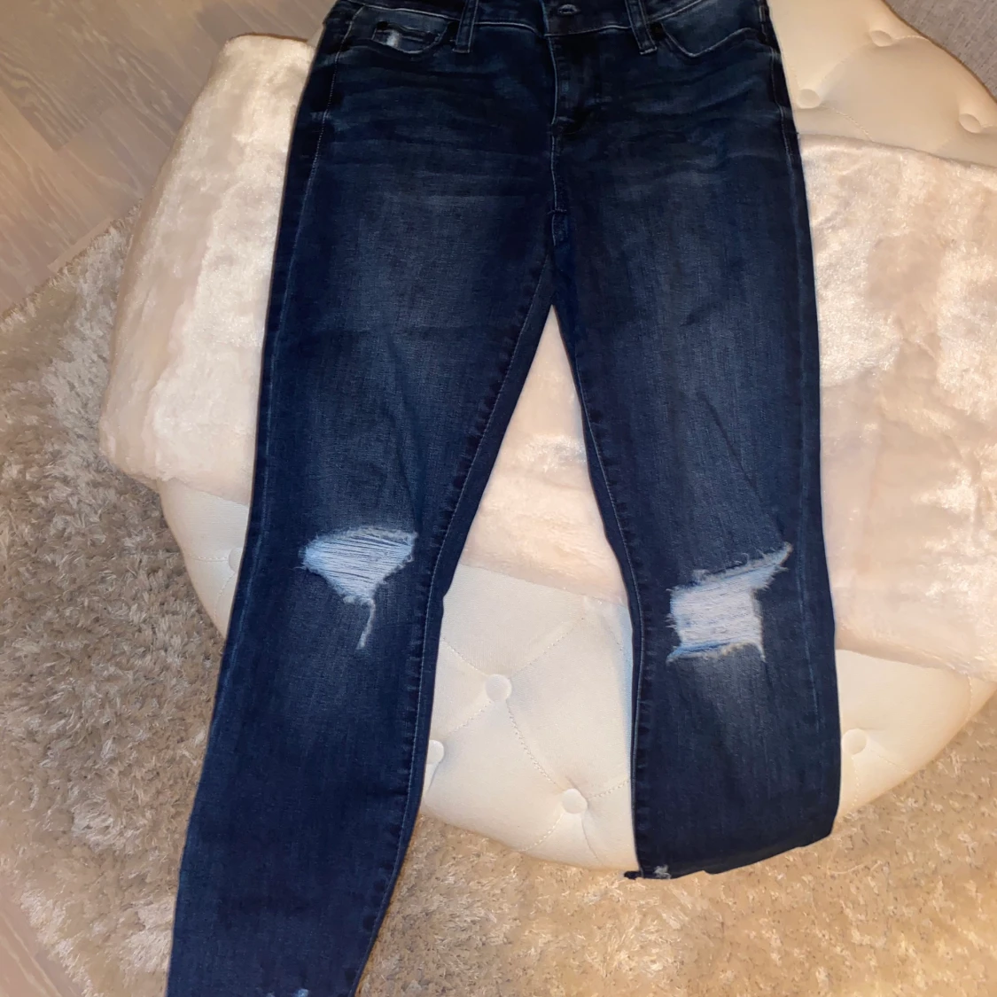 Oanvända jeans från Fashion nova - 90