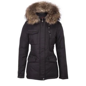 Livigno Hollies jacka  - Hollies jacka i modellen Livigno, köpt för 5000kr. Jackan är i nyskick och säljs för 2999:-, priset kan diskuteras vid snabb affär. Jackan är i storleken 38 men funkar även som 36.