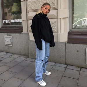 Baggy jeans - Dessa populära jeans är oanvända med prislappen kvar. Säljer pga lite stora för mig tyvärr.