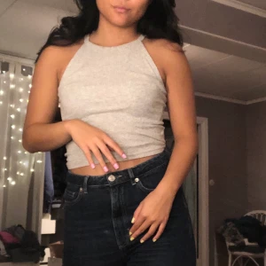 Brottarlinne  - Säljer denna snygga brottarlinne från BikBok i stl XS