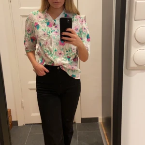 Blommig blus  - Vintage blus med blommor 🌺🌺