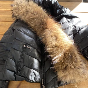 Hollies jacka strl 38 - Har använts under vintern 2018 nypris 4500kr 