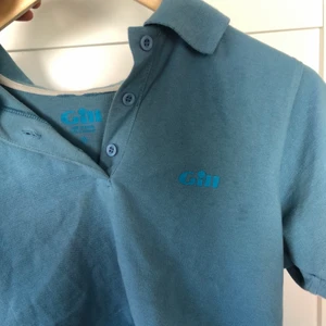 Croppad vintage t-shirt - Croppad vintage t-shirt med coolt tryck💓💓 passar som storlek s. 45 kr+frakt