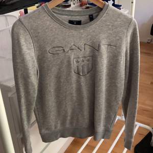Grå Gant tröja säljes till högstbjudande innan 3/6 hämtas i Växjö