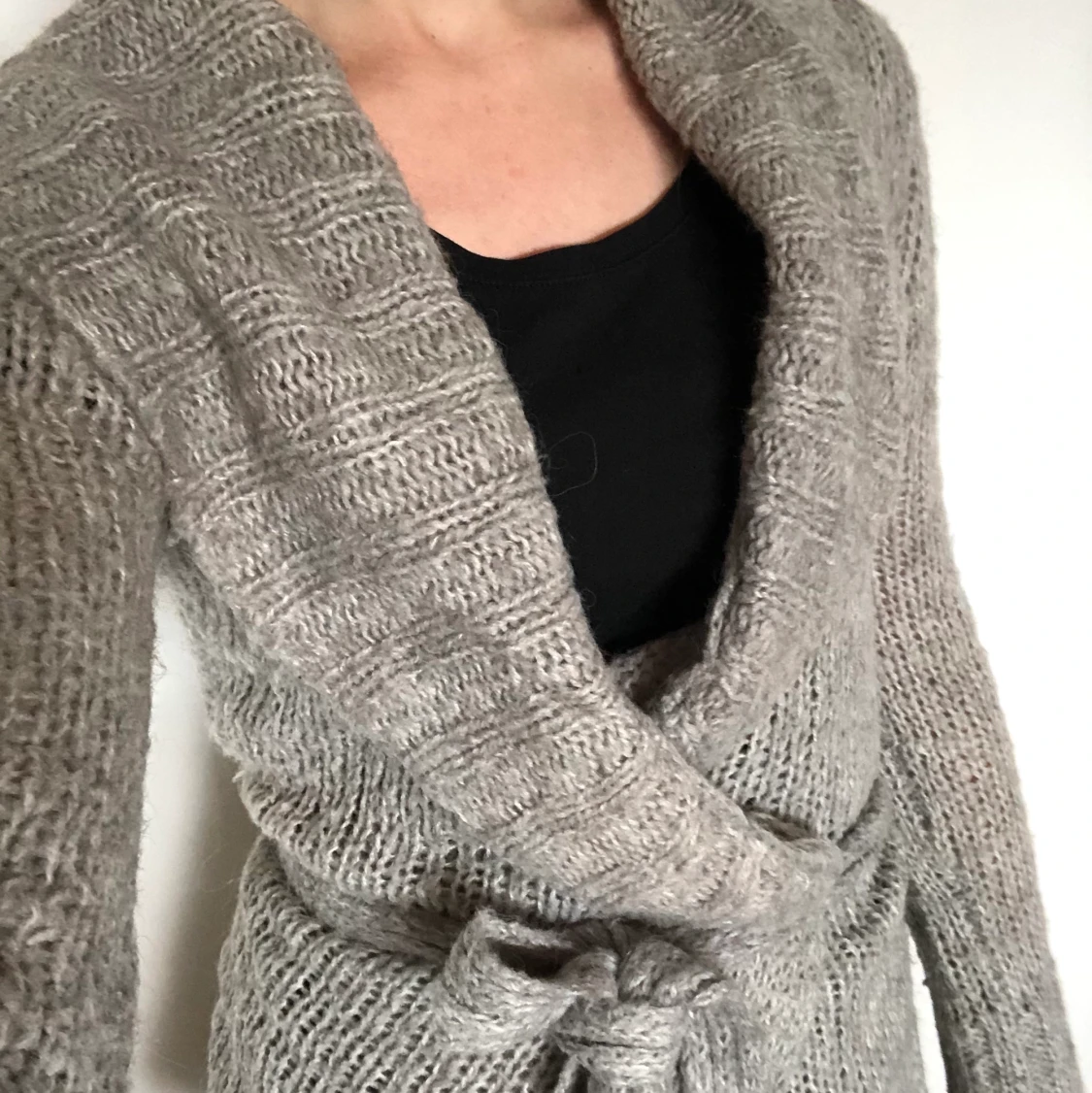 Stickad grå kofta