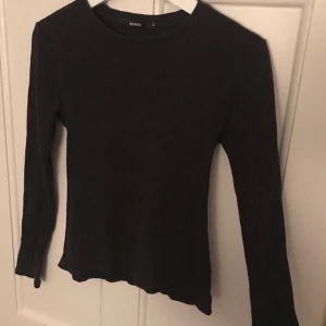 Svart ribbad tröja  - Svart ribbad tröja  60kr inkl frakten 