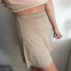  - Kjol från nelly i storlek xs. Använd fåtal gånger, nypris 200kr. Köparen står för frakten 