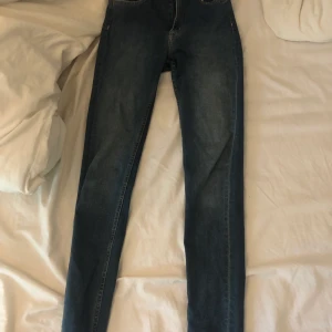 Crocker jeans  - Väldigt fina jeans ifrån crocker. Högmidjade och som tyvärr blivit för stora. 
