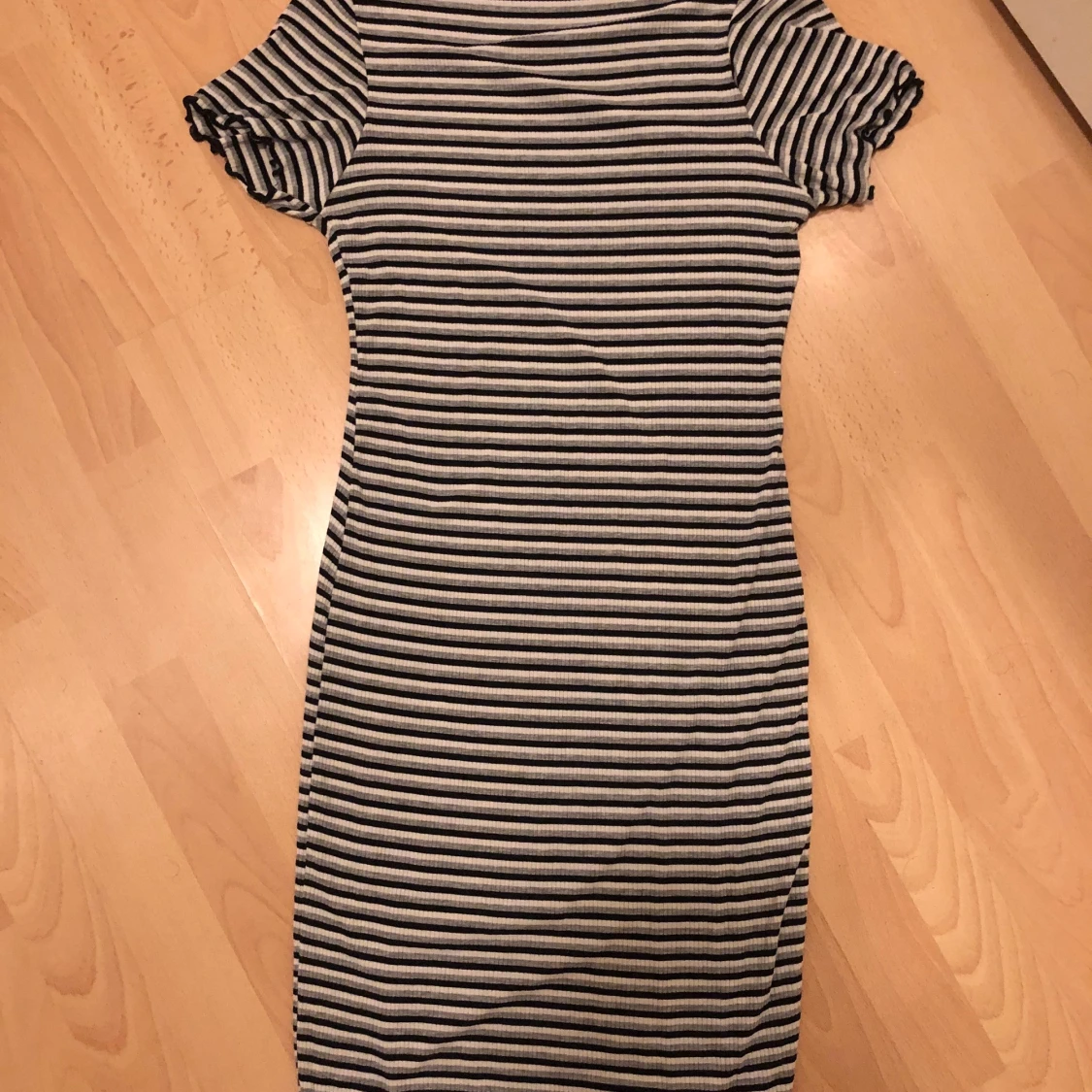 Tajt randig klänning - 90