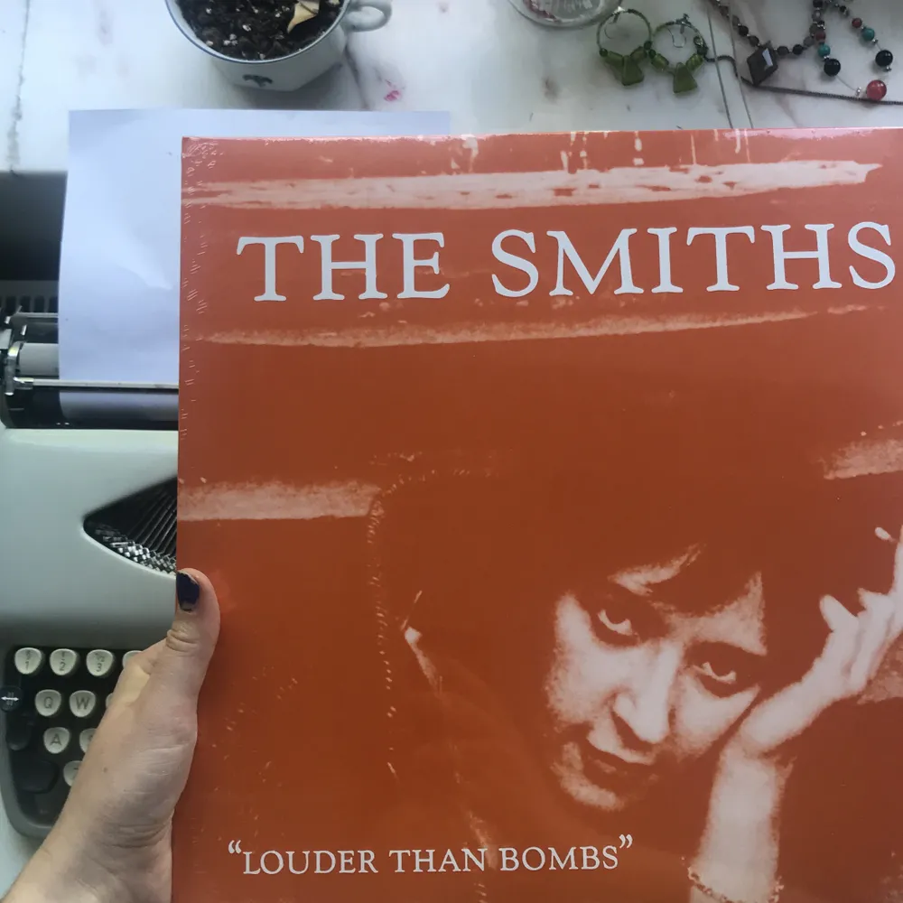 Oöppnad vinyl, The Smiths, Louder Than Bombs. Kan mötas i Stockholm, kloten betalar frakt annars❤️❤️💃🏼❤️. Övrigt.