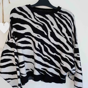  - Zebra tröja i ett ganska tjockt material!!