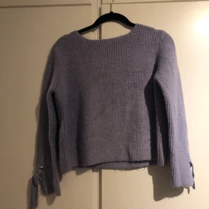 Tröja från mango - Tröjan var tidigare är i strl M men skulle mer säga att det är strl xs/s. Denna är ljuslila i verkligheten. 