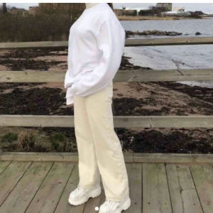 Beiga jeans - As snygga beiga jeans 💕 100kr + 79kr frakt , liite för korta för mig som är 163cm 