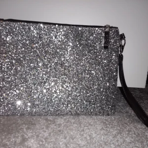 Liten väska - Väska from Kicks, finns i Huddinge 🙂