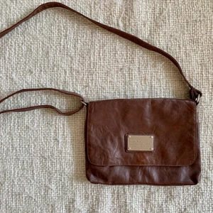 Björn Borg handväska - Björn Borg handväska i brunt skin, väldigt bra skick!