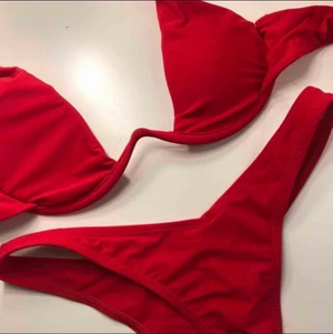 Röd bikini - Helt oanvänd inte ens testad! Köptes från zaful för 300kr buda från 100kr!🤜🏼 slutsåld