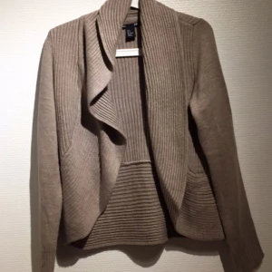  - Beige kofta från hm, knappt använd