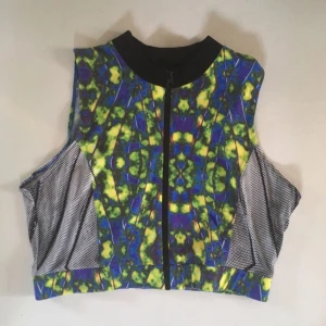  - Crop top från Monki. Fint skick använd bara några gånger.  Köparen står för frakt, har Swish :) 