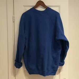 Kornblå tröja! - Kornblå vintage!! Har använt som oversize, är S. 