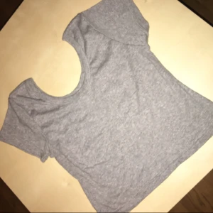  - Magtröja, ej använd då den va för liten😄