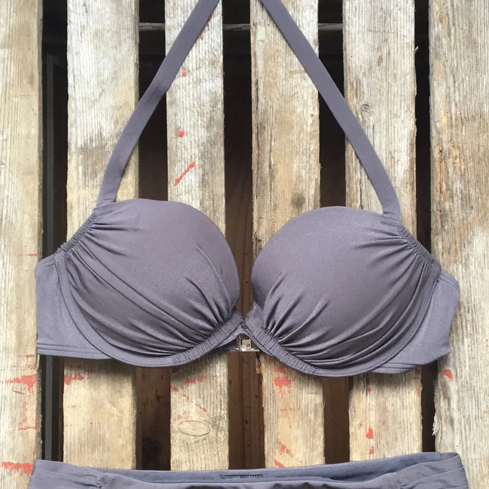 Superfin grå bikini från H&M!. Accessoarer.