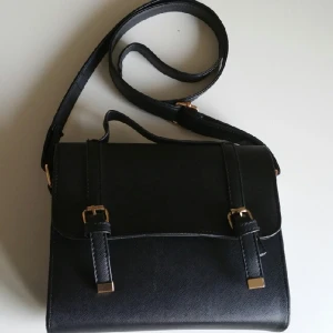  - liten väska från brandy melville 