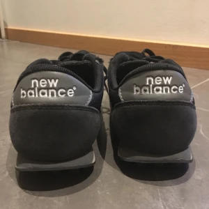  - New balance i bra skick! Säljer pga för små, frakt tillkommer om ni inte kan mötas upp i växjö 