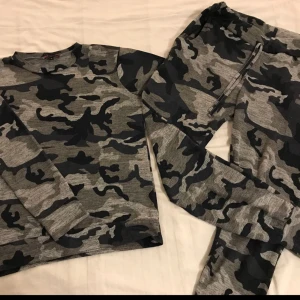  - Set köpt på Madlady förra julen. Passar s-m 🙂 Finns tyvärr en del noppor, främst på byxorna. 