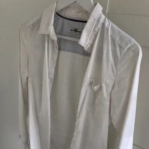  - Skjorta från Hampton Republic. 