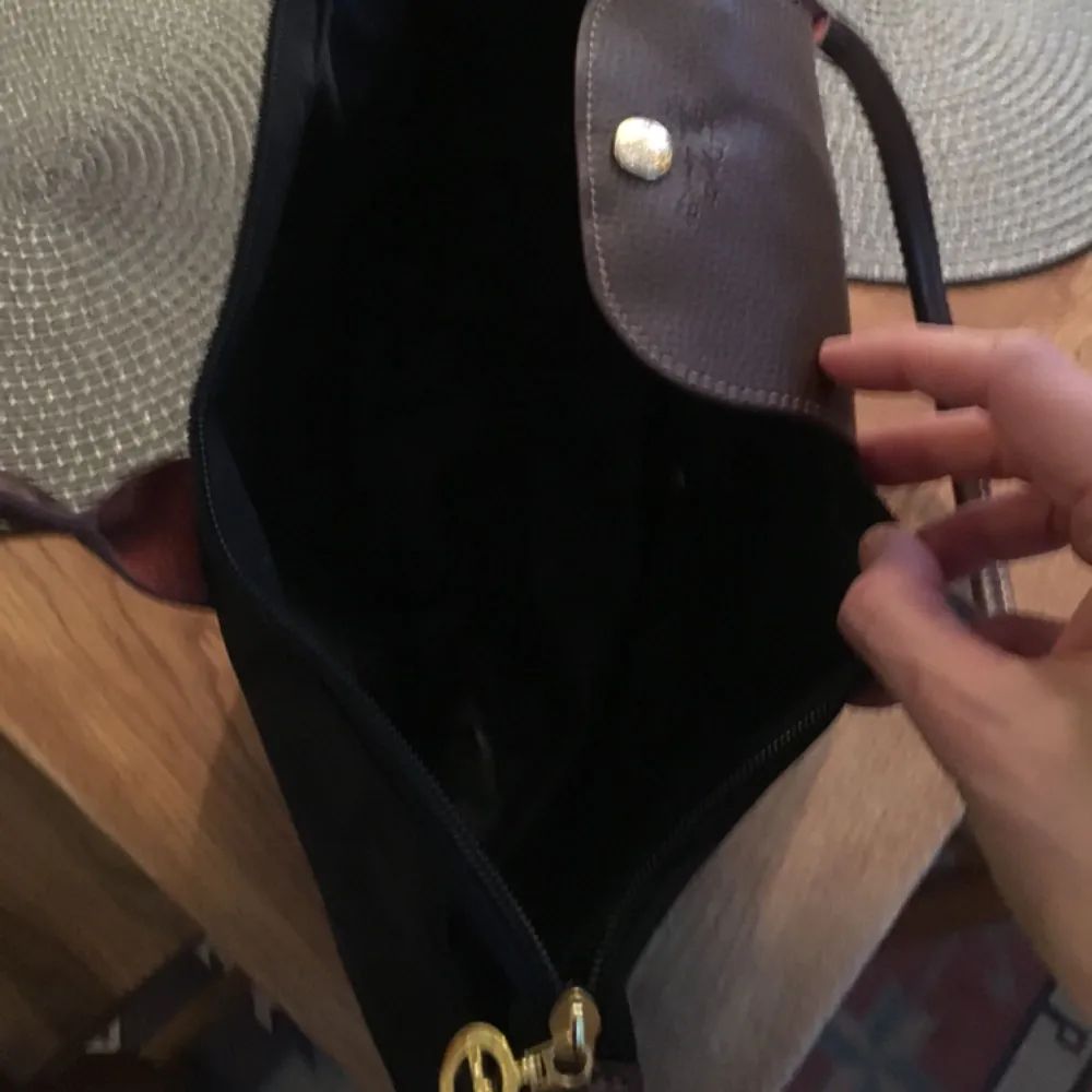 Longchamp väska svart i storlek Medium Var en gåva. Väskor.