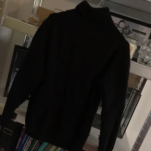  - Lite varmare tjockare material. Lite luddig efter att ha tvättats men det plockar man lätt bort själv :) hämtas i Gbg eller skickas mot fraktkostnad 