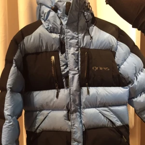  - Väl använd Gneis jacka i st 152, inga hål men bara väl använd. 