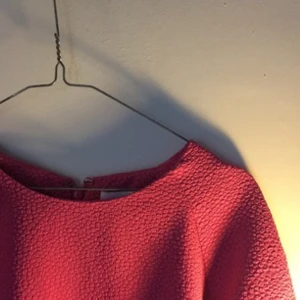  - En väldigt rosa klänning som jag använt en gång. Mycket bra skick! 