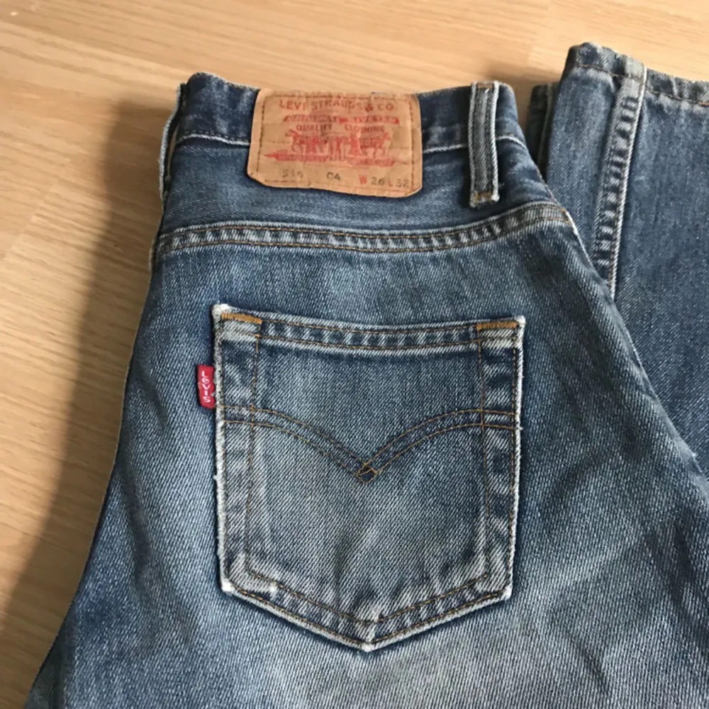 Absolut väärldens snyggaste jeans, tyvärr passar de inte längre på mig, är en storlek 26/32 men skulle snarare säga 24 eller 25. Sjukt bra material och stor bootcut💕💕. Jeans & Byxor.
