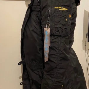 Alpha industries vinterjacka dam - Använd en vinter, gott skick, håller värmen. 
