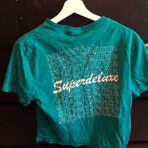 Blågrön t-shirt street fashion - Blågrön t-shirt strl s/m