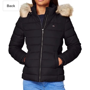 Tommy Hilfiger vinterjacka - Tommy Hilfiger vinterjacka i storlek XS, fint skick då den knappt är använd 500kr frakt INRÄKNAD, nypris 2000+kr