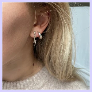 Blixtörhängen - Så snygga blixtörhängen!!  Passar till allt :)) Skriv ett meddelande vid intresse 🌟🌟