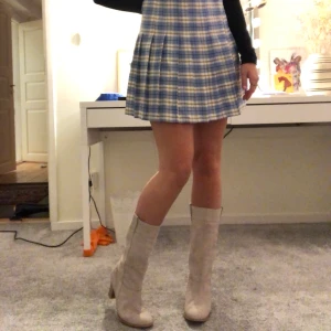 Vintage stövlar - Från min kära mor under 80-talet. Så sjukt snygga dock sparsamt använda och aldrig använda av mig :) storlek 37