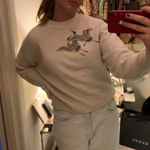 Tröja från H&M - Världens mysigaste tröja från H&M, något nopprig men fortfrande inget som märks! Storlek S🙈🙈