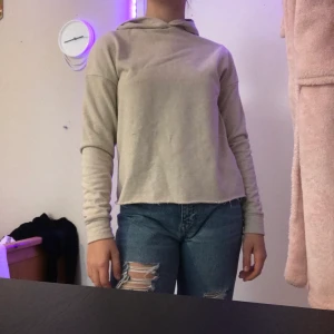 Beige hoodie  - Buda i kommentarerna, vill helst ha den såld rätt så snabbt💕